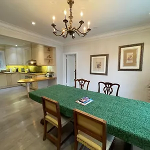  Guest house Private In Forest Hill With Full Kitchen And Parking Canada